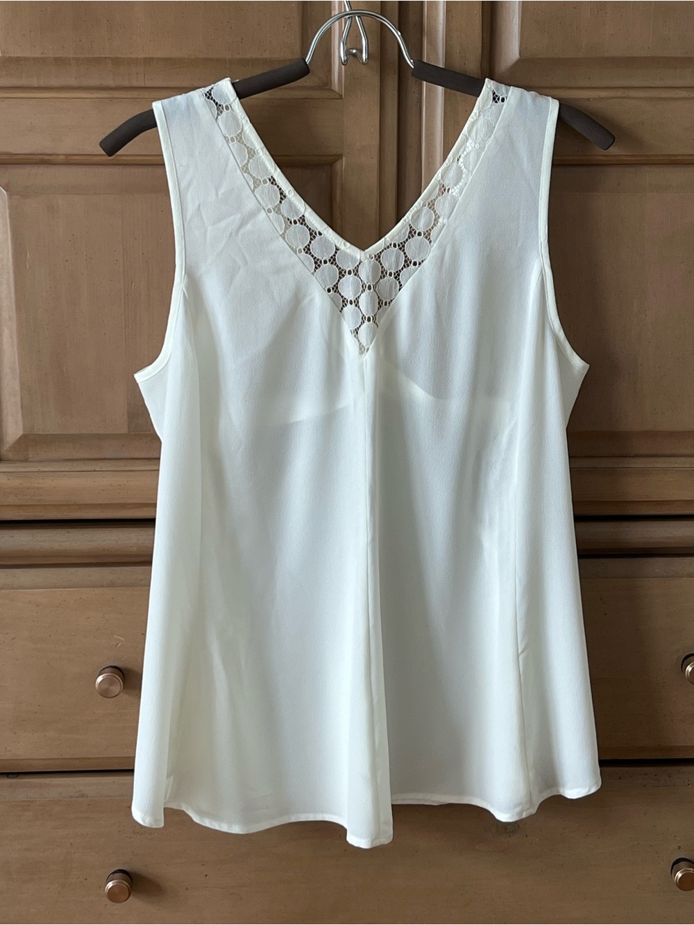 Women’s V-Neck Lace Trim Sleeveless Top - cream